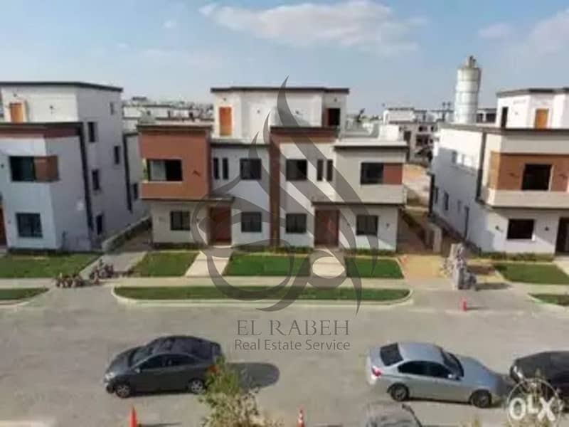 Town house middle for sale in Azzar 2 New Cairo prime location under market price with down payment and installment – pohled 2
