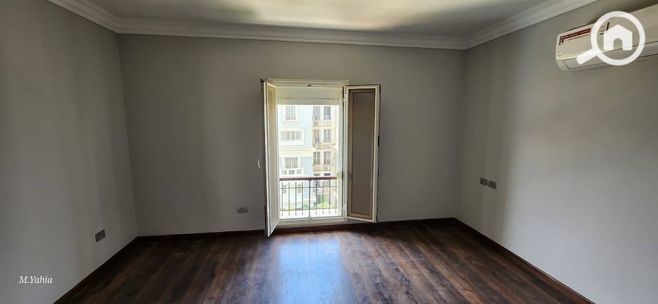 Penthouse 250m for Rent in Mountain View ERK View of swimming pool Prime Location Next to AUC - New Cairo - Więcej