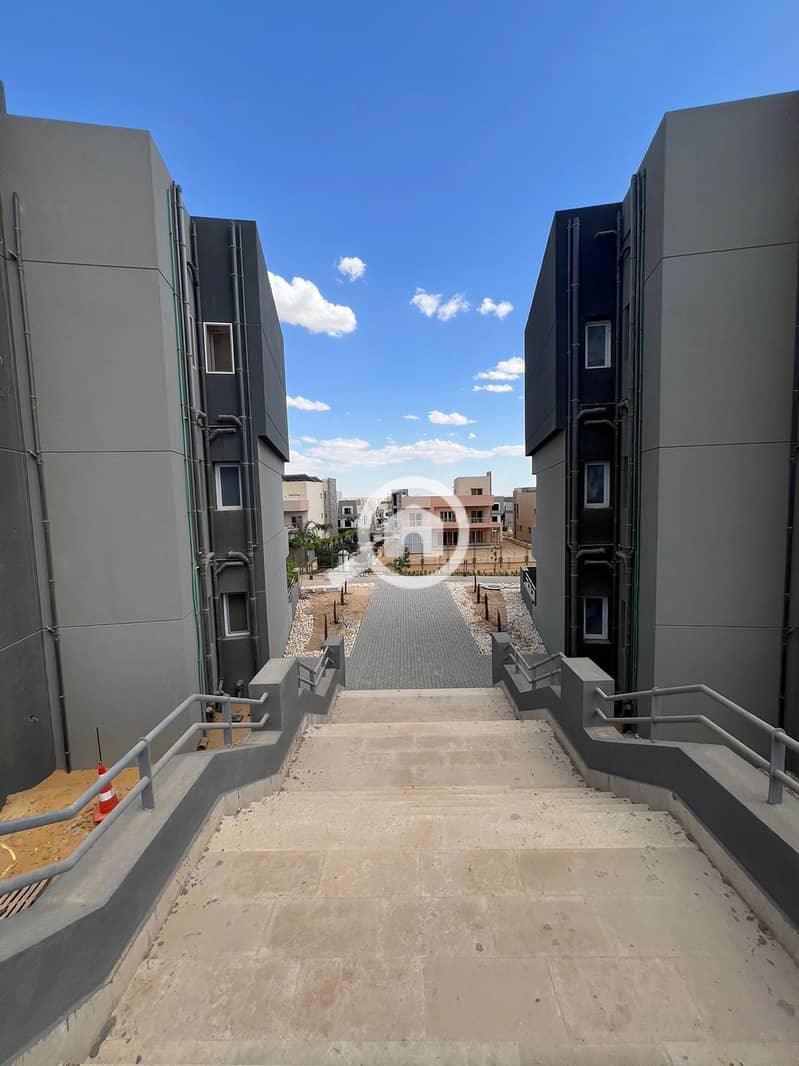 Fully finished apartment with garden for sale ready to move prime location in October – další
