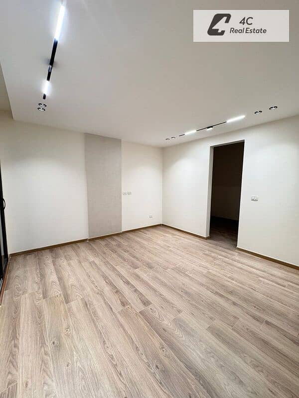 Apartment with landscape view 3 bedrooms Fully finished with ACs prime location for sale in Fifth Square Compound Al Marasem - Bild 5