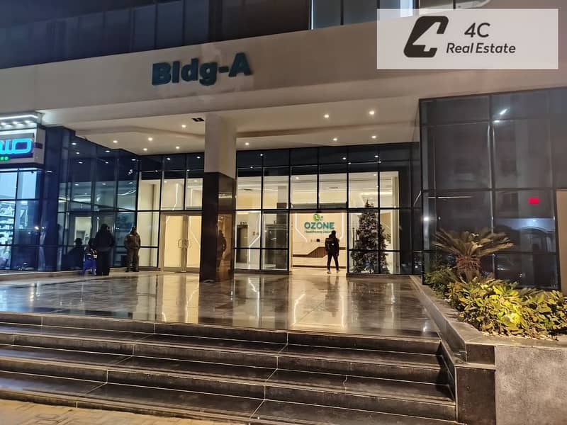 For a quick sale at lowest price in market Clinic fully finished with AC's ready to move View of the plaza in the OZONE Project In the heart of Al Nar - Widok 2