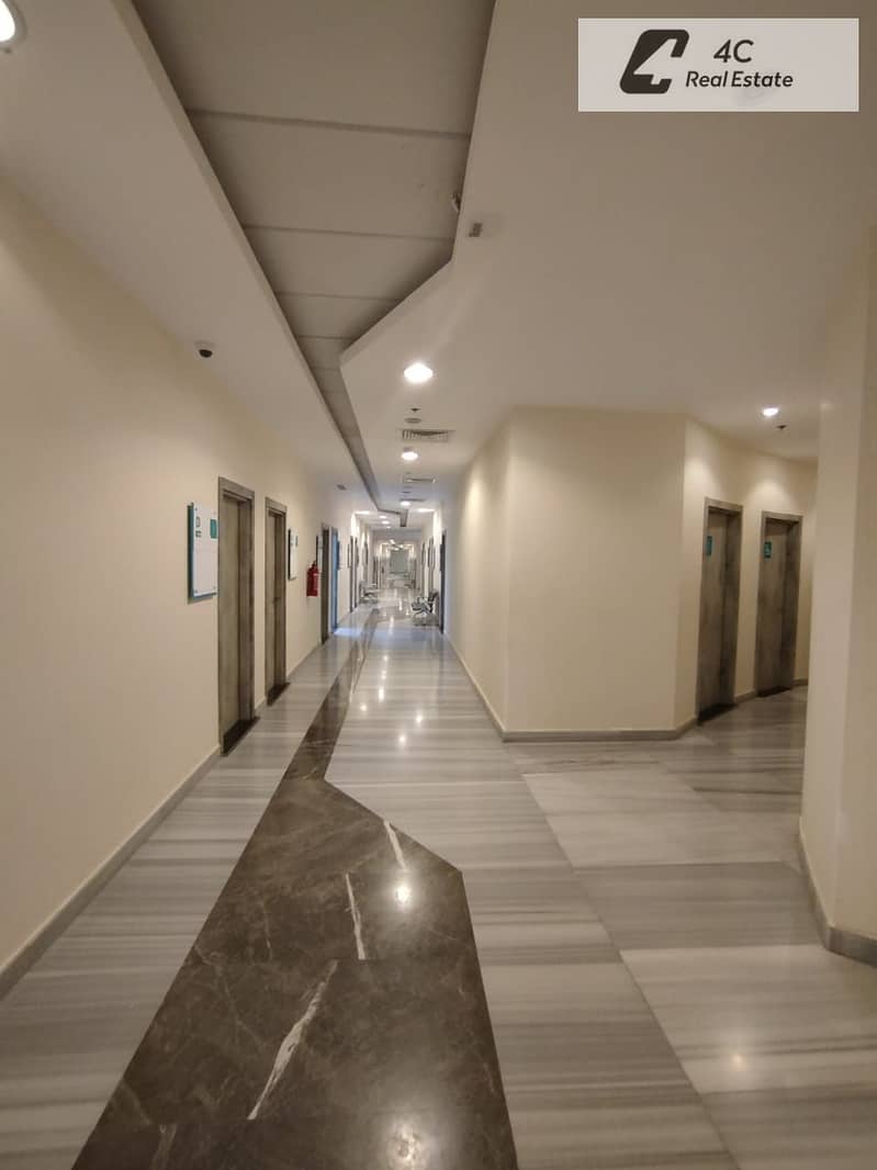 For a quick sale at lowest price in market Clinic fully finished with AC's ready to move View of the plaza in the OZONE Project In the heart of Al Nar - Widok 5