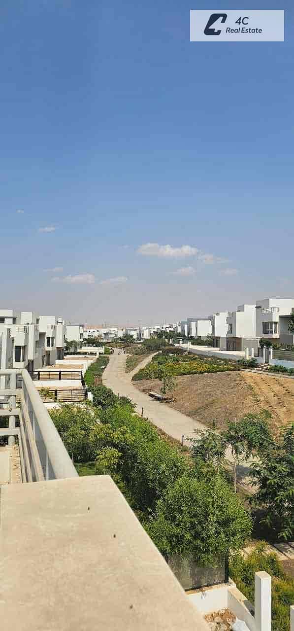 For sale ready to move standalone villa corner with 5 bedrooms in open view landscape view in compound hyde park new cairo - Widok 5