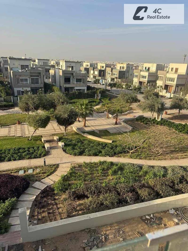For sale ready to move standalone villa corner with 5 bedrooms in open view landscape view in compound hyde park new cairo - Widok 6