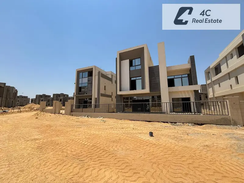 Townhouse Prime location Direct Lagoon View for Sale In compound saada horizon new cairo fifth settlement - Prikaz 3
