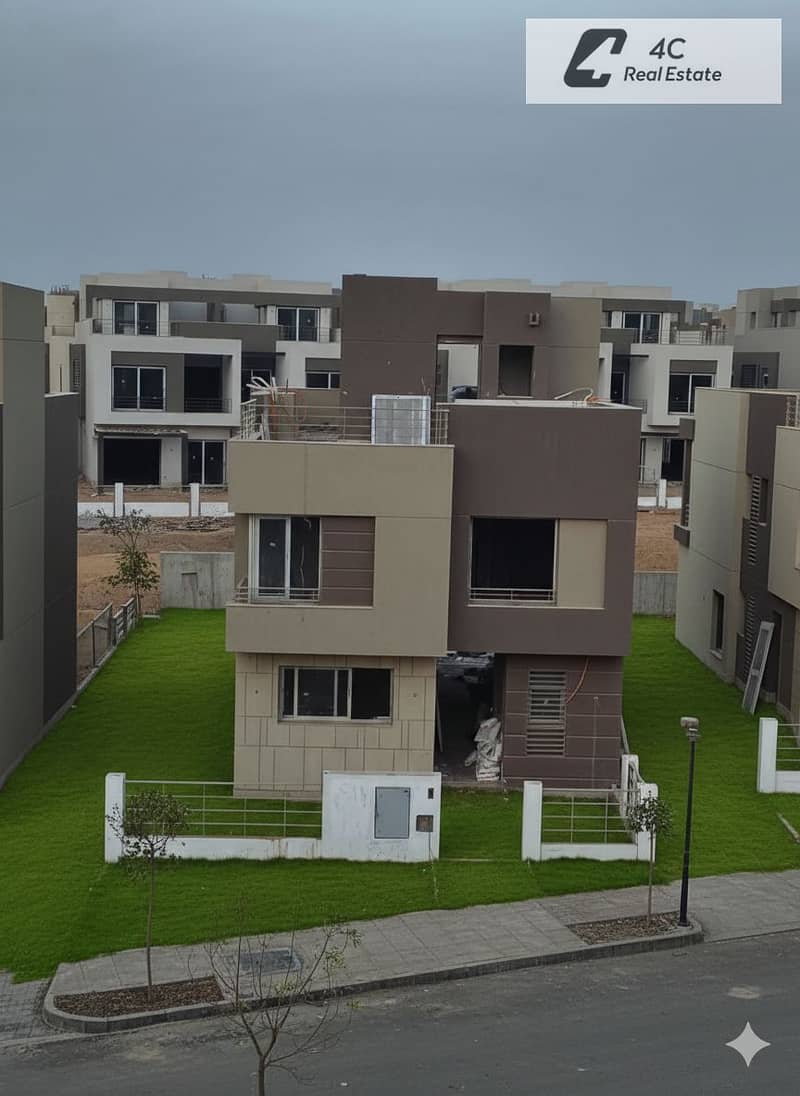 For Sale Standalone Villa 311 sq m ready to move Lowest Price in Palm Hills Compound Fifth Settlement New Cairo - Vista 3