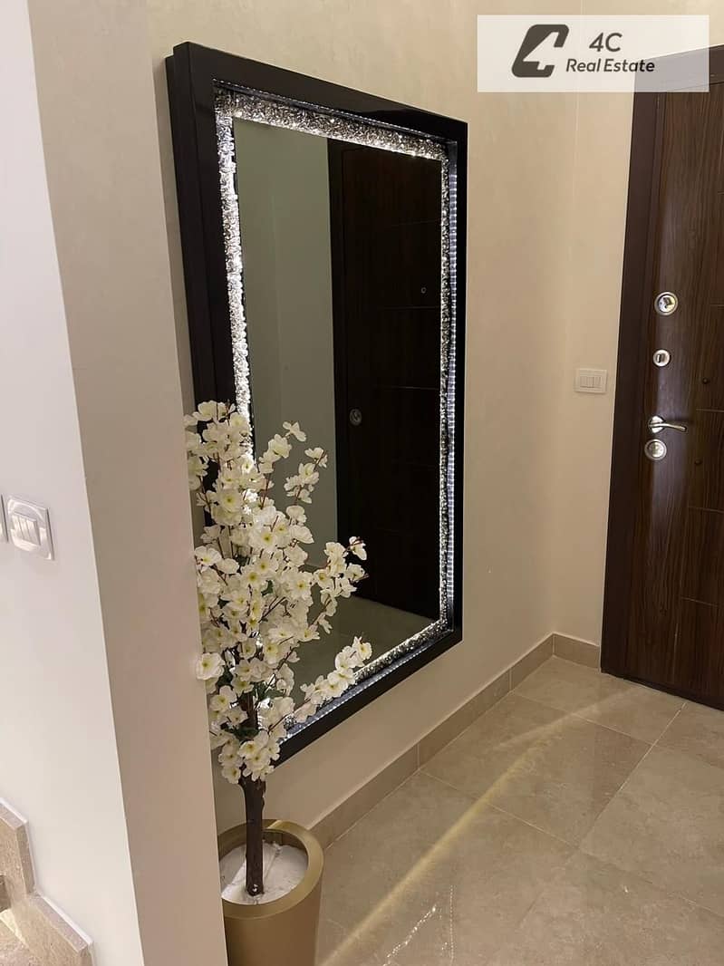 Penthouse Resale - Al Marasem - Fifth Square, 160 meters, at a price lower than what's available on the market - special finishing, very prime locatio - Więcej