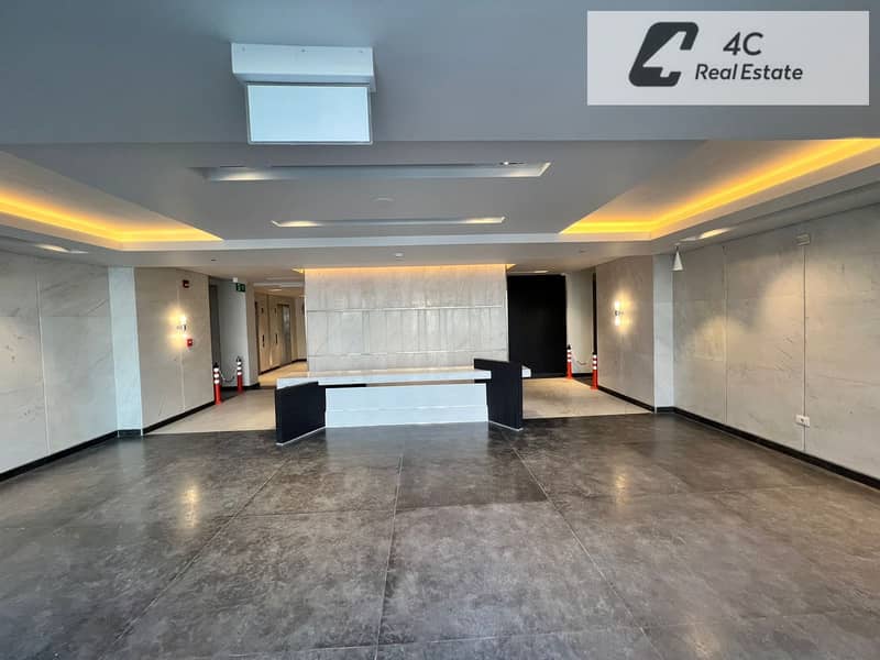 with installments Office in compound hyde park direct on teseen street open view ready to move 120m in fifth settlement - Więcej