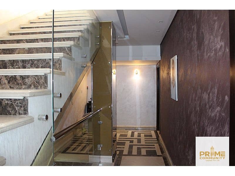 I Villa Roof Middle for rent Fully Furnished with appliances and Ac's Smart Home System Ready To Move At Mountain View Hyde park New Cairo - Widok 5
