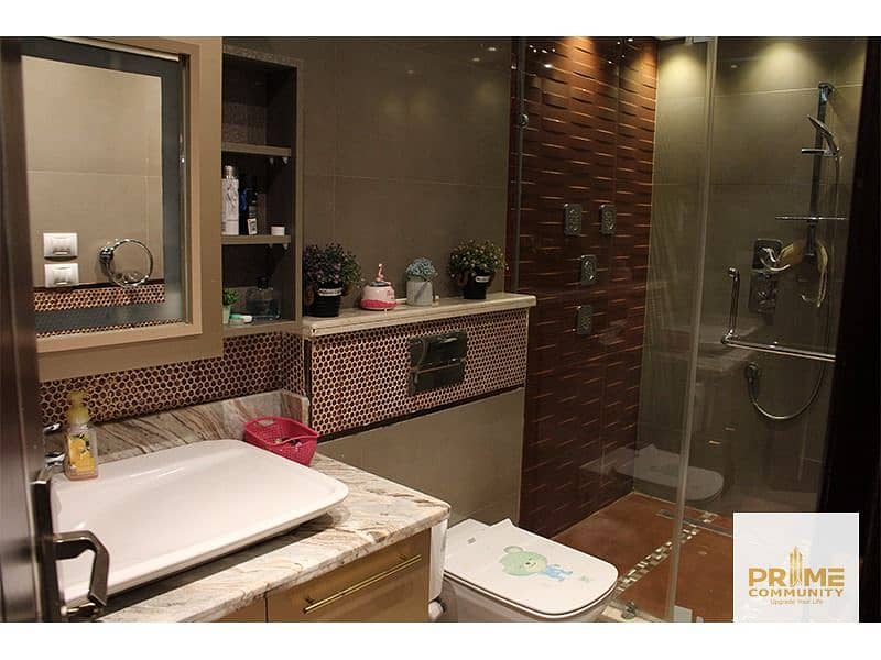I Villa Roof Middle for rent Fully Furnished with appliances and Ac's Smart Home System Ready To Move At Mountain View Hyde park New Cairo - Widok 6