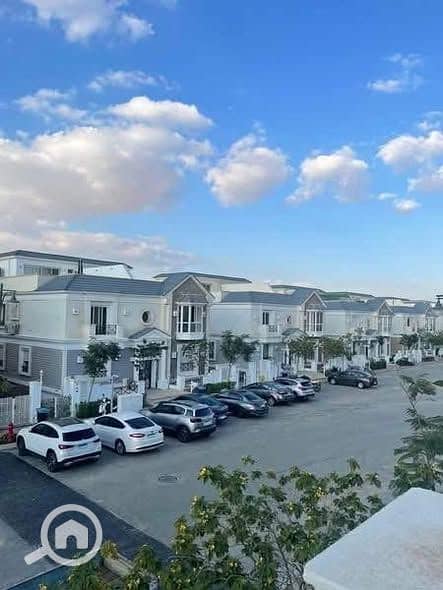 villa for Sale with Garden in Mountain View Aliva, New Cairo – Mostakbal City, on El Amal Axis, Next to Bloomfields and Hassan Allam - Więcej