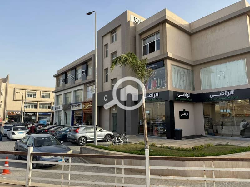 ready to move Front-facing shop for sale in Al Karma 4, Sheikh Zayed, near Beverly Hills - Widok 4