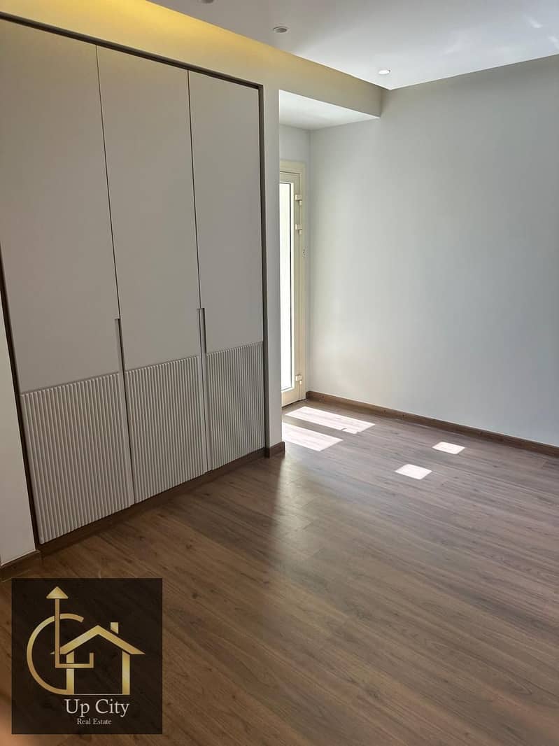 Special Villa In CFC Best Price only 160,000 Direct On Ring Road Oriana 4 Three Floor with kitchen appliances - Widok 5