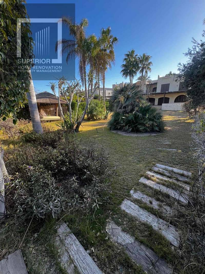 First row villa overlooking a rocky and sandy lake with a private paved beach. Prime location, stunning views. Price negotiable. A unique opportunity for sale. – pohled 5