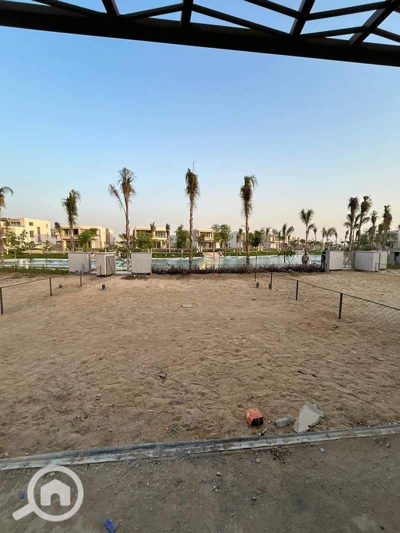 **Inspect and receive immediately a twin house villa in October, next to New Giza, with a Pyramids view, in Al Hadaba Compound. ** - Więcej