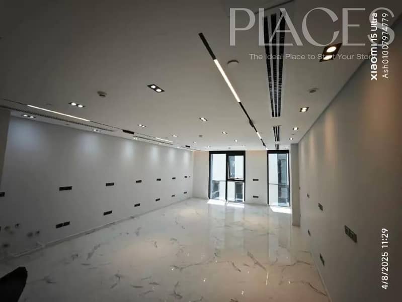 Invest in a prime location in Hyde Park. Office space for immediate occupancy, 65 square meters, fully finished – pohled 2