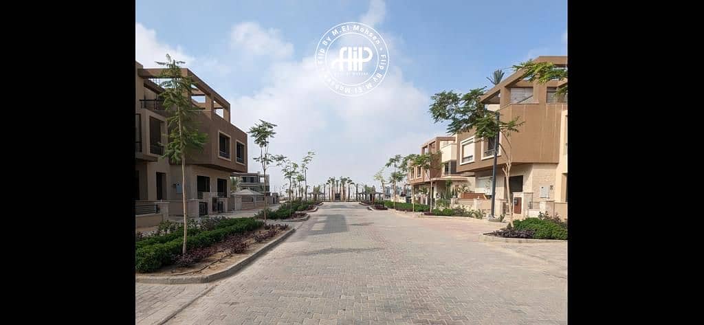 LAKE VIEW Very Prime Location Townhouse Corner For Sale In New GizaFull lake view – pohled 4