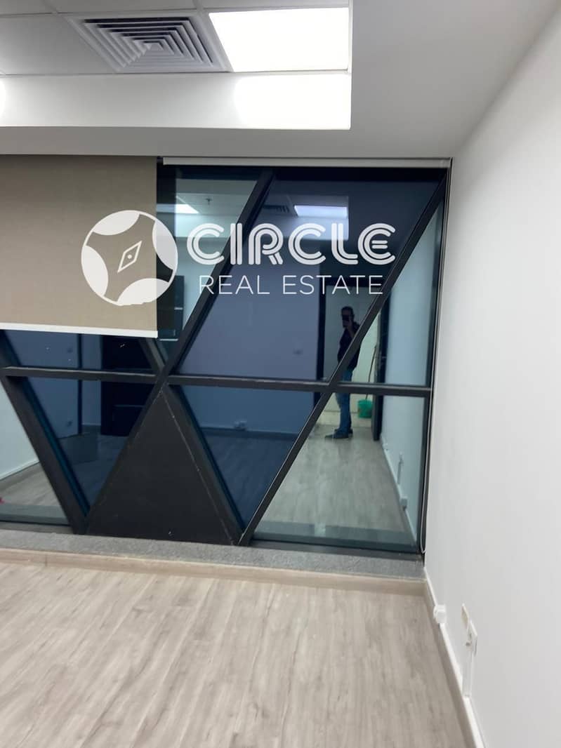 Prime Office for Sale in Cairo Business Plaza 90 sqm 5 Rooms Fully Finished with ACs 5th Settlement New Cairo - Widok 3