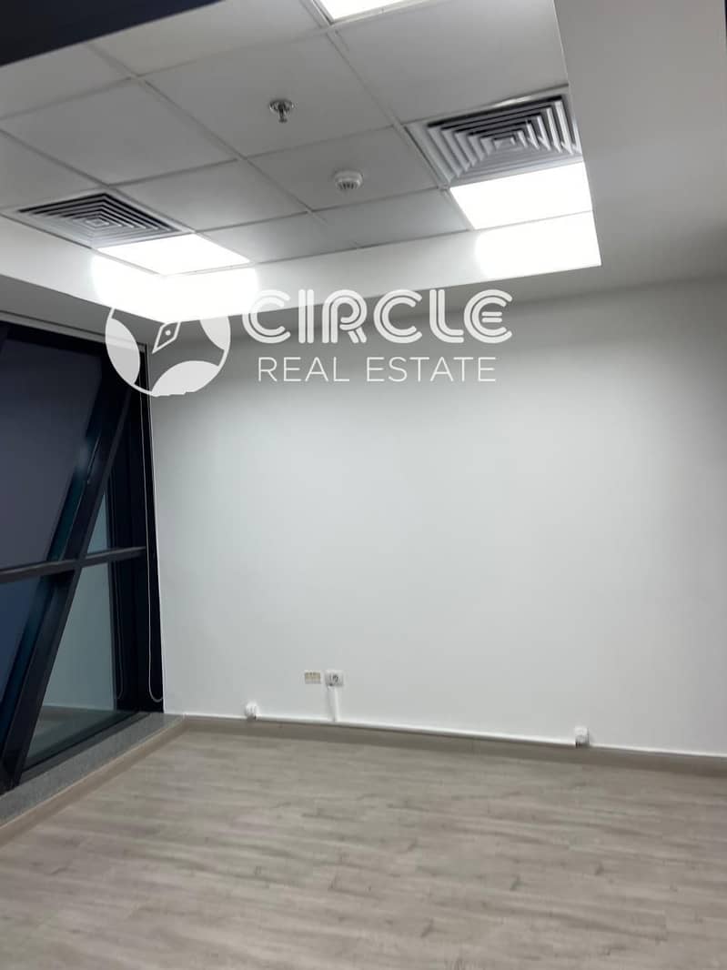 Prime Office for Sale in Cairo Business Plaza 90 sqm 5 Rooms Fully Finished with ACs 5th Settlement New Cairo - Widok 4
