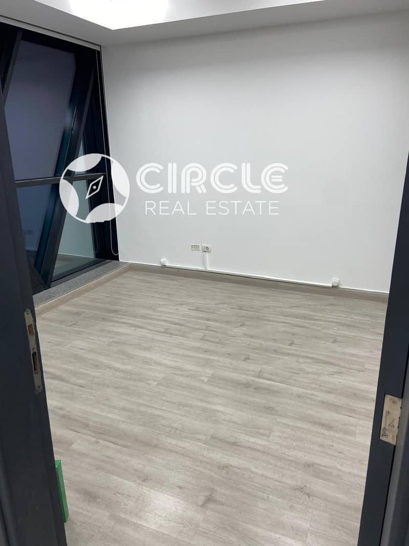 Prime Office for Sale in Cairo Business Plaza 90 sqm 5 Rooms Fully Finished with ACs 5th Settlement New Cairo - Widok 5