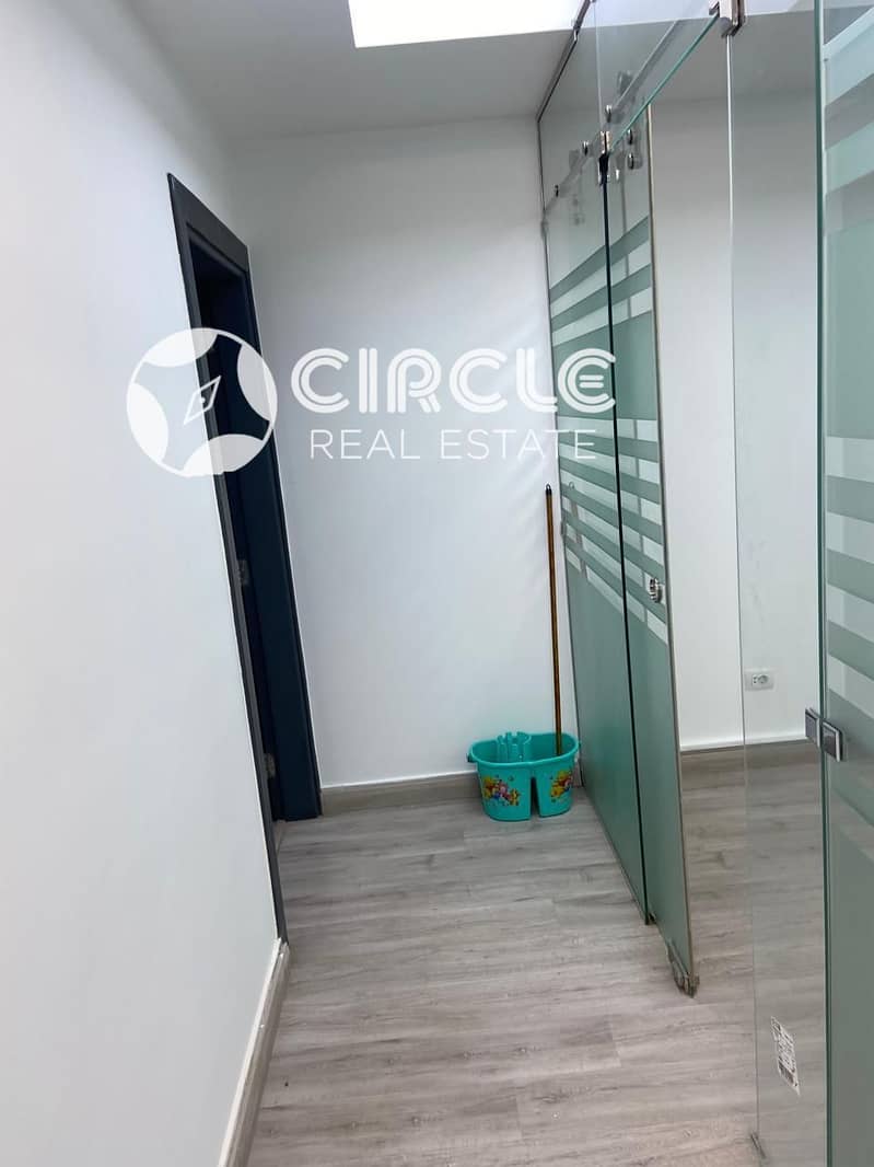 Prime Office for Sale in Cairo Business Plaza 90 sqm 5 Rooms Fully Finished with ACs 5th Settlement New Cairo - Więcej