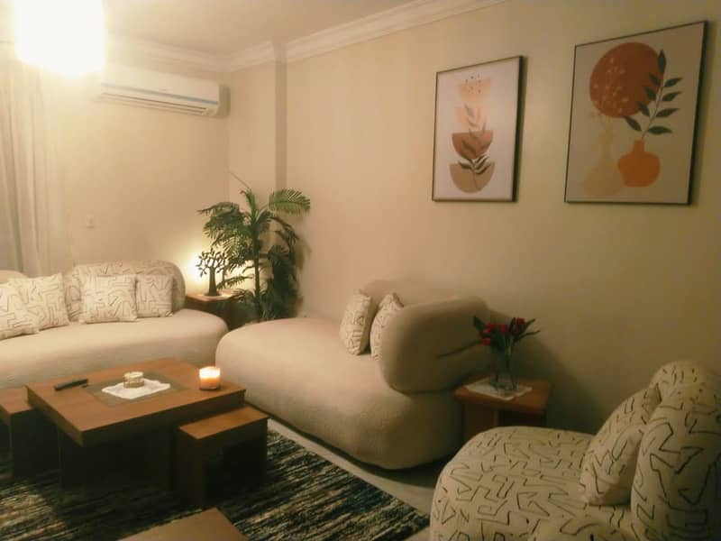 Hotel apartment for rent inside a compound in the heart of Sheikh Zayed, fully furnished with hotel furniture, fully air-conditioned, in the Janna Zayed compound, consisting of 3 rooms and 3 bathrooms, located on an elevated ground floor. - Widok 3
