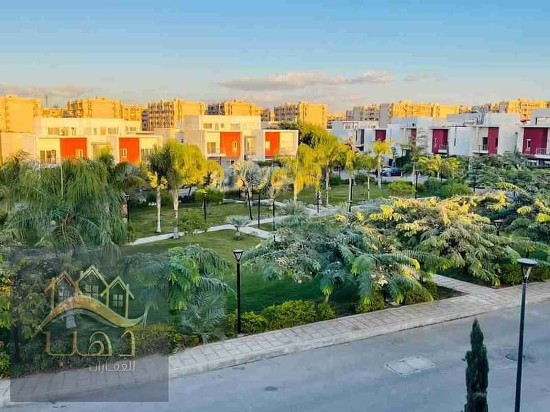 For sale in Madinaty, a Modern Townhouse Villa model i with a wide garden view, ultra-super finishes, with a land area of 320m and a built-up area of 231m in a very special location just steps away from services, the mosque, the market, and South Park, in Madinaty, New Cairo. - Ansicht 4
