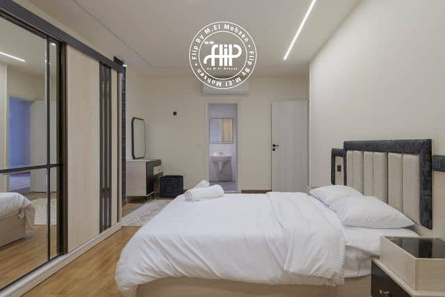 Very Prime Location Villa Royal City with pool For Sale In Royal City - Mehr