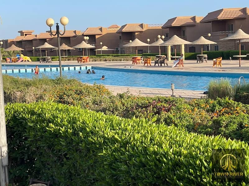 Ground floor chalet with garden for sale in Malibu Village, Ain Sokhna, furnished and equipped, with a distinctive view. – pohled 4