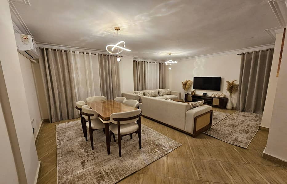 Fully Furnished Apartment for Rent in Retaj Compound New Cairo Featuring 2 Bedrooms and 2 Bathrooms with Modern Furniture and First Use in a Prime Loc – pohled 2