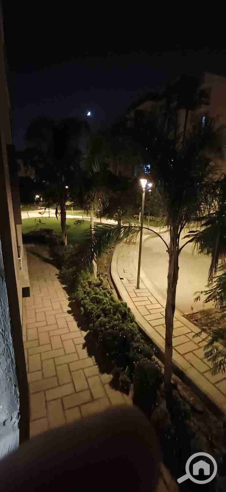 #For Sale an apartment of 73 square meters in B12, immediate handover with special finishing, first upper floor, northern direction, park view directly next to Central Park. – pohled 3