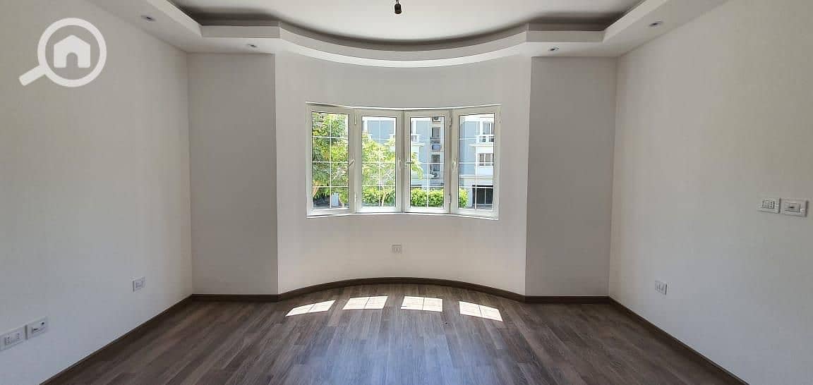 I Villa Garden For Rent 3 bedrooms Semi Furnished prime location view Main Valley in mountain view Executive - Bild 5