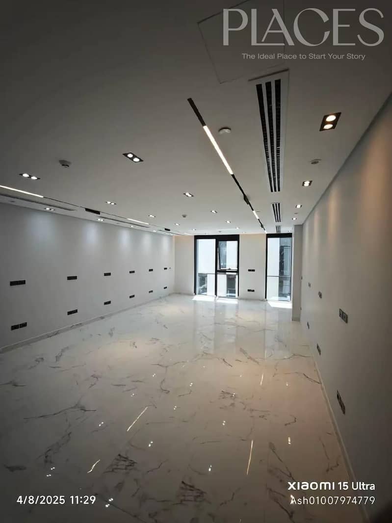 Invest in a prime location in Hyde Park. Office space for immediate occupancy, 65 square meters, fully finished - Više