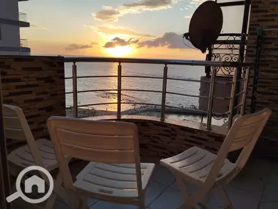 Furnished apartment for daily rent. Direct sea view