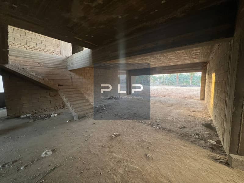 Standalone villa for sale in Katameya Dunes Compound, New Cairo, prime first row location ready for immediate delivery directly on Gamal Abdel Nasser - Widok 4