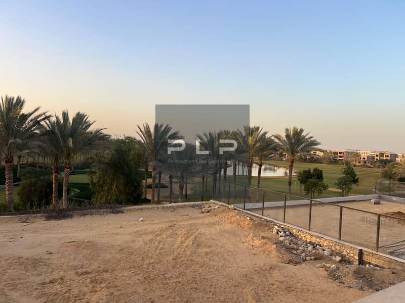 Standalone villa for sale in Katameya Dunes Compound, New Cairo, prime first row location ready for immediate delivery directly on Gamal Abdel Nasser - Więcej