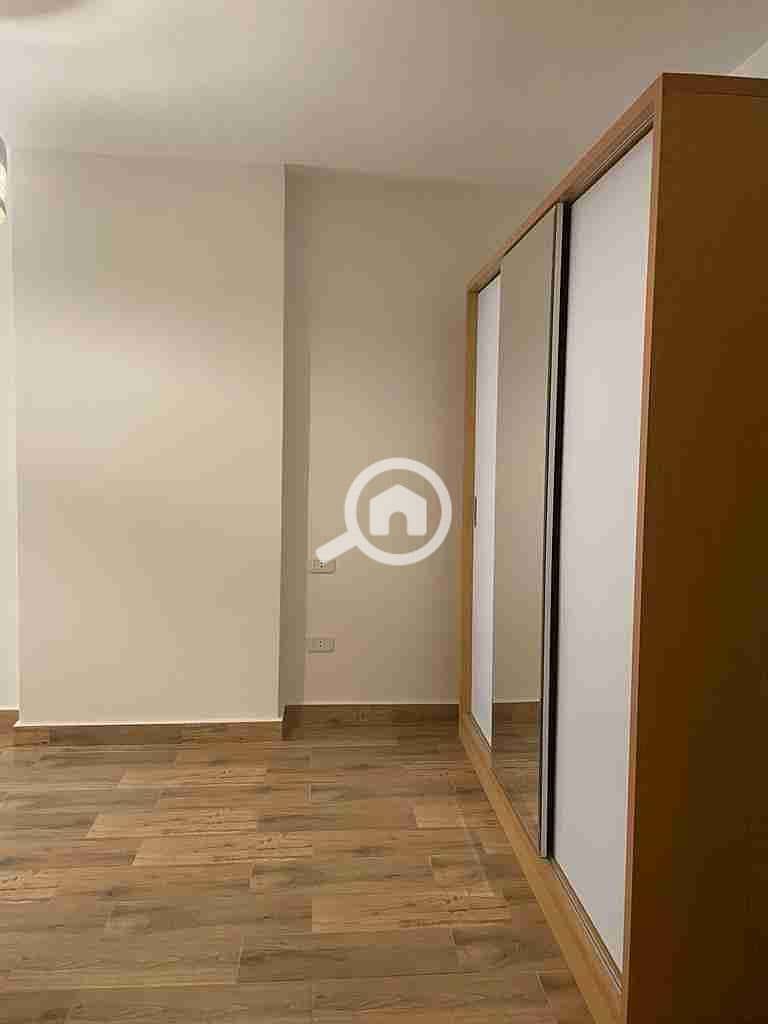 Furnished apartment for rent in a compound directly on the Fayoum Road and a few minutes to the Egyptian Museum and the Ring Road 157m - Widok 5