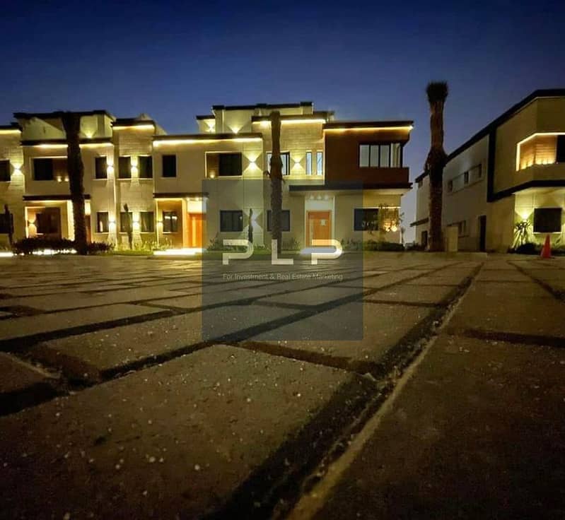 Corner townhouse for sale below market price in the heart of Fifth Settlement in Azzar 1 Compound, ready to move with an open view of the landscape - Ansicht 3