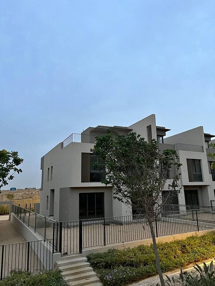 First time in New Cairo! Own a villa with only 5% down, ready for viewing and delivery, prime location near AUC, with installments up to 8 years. - Widok 5