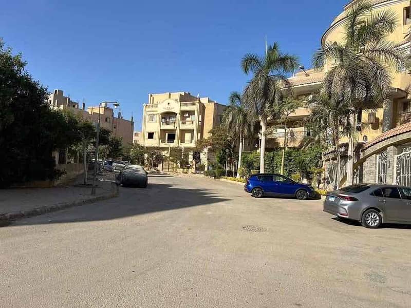 For sale, an apartment with a 6-month delivery, installment in the General Security compound, Villas of the Gardens of Al-Firdous, in front of Dream Land. - Widok 2