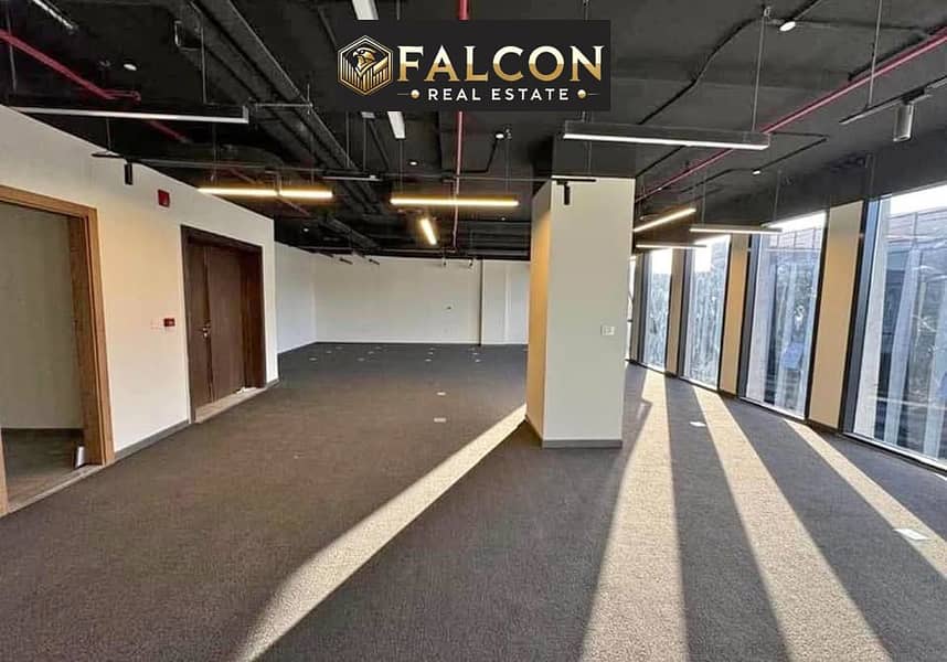 office glass façade amazing location-view lowest price + payment plan for limited time in front of Cairo Festival next to Mivida-Monorail station 90th - Ansicht 3