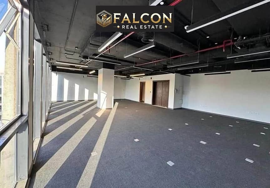 office glass façade amazing location-view lowest price + payment plan for limited time in front of Cairo Festival next to Mivida-Monorail station 90th - Ansicht 4