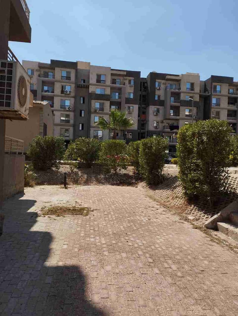 130 square meters elevated ground apartment for sale in Sheikh Zayed, Dar Misr Compound, 12th neighborhood, next to The Gate Mall. - Widok 2