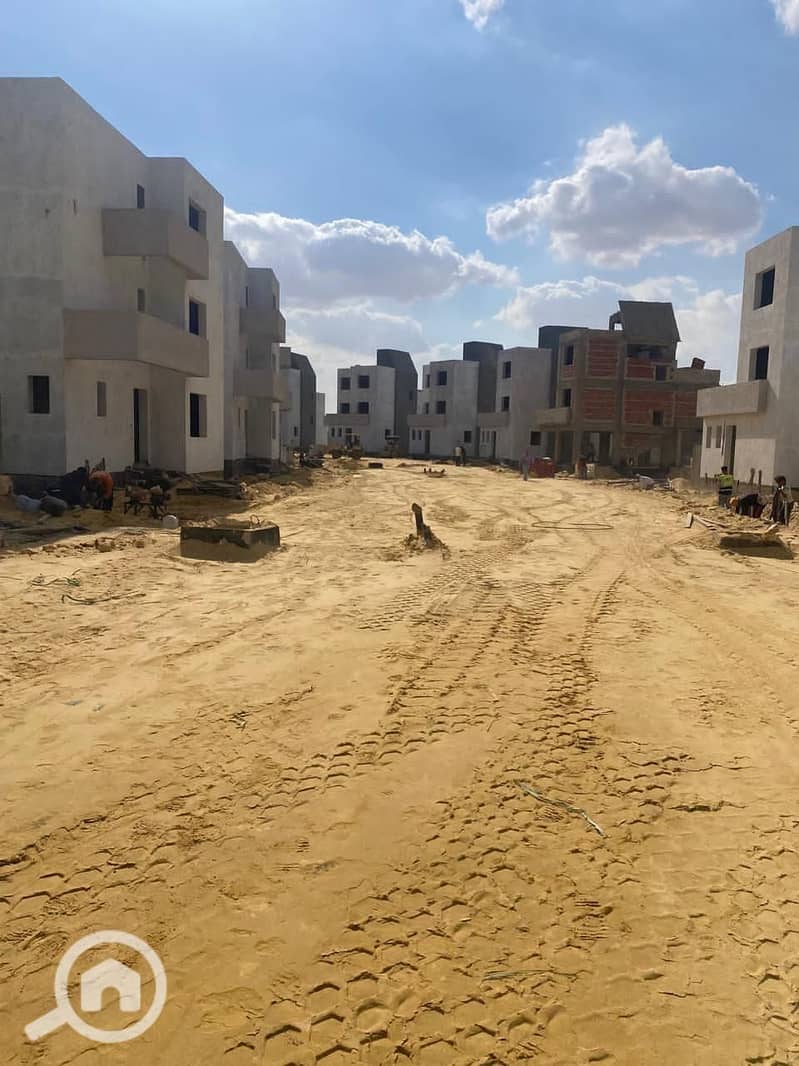 Finished apartment for sale at a special price in Rivers Compound, directly on Al Dabaa Axis, just minutes from the Cairo–Alexandria Desert Road. – pohled 4