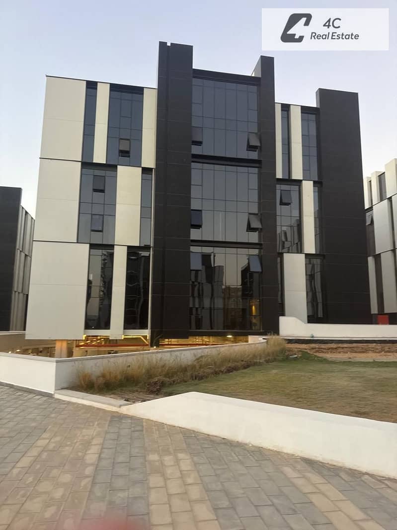 Ready to move administrative office with Dp & installments view South 90 Street in Hyde Park Fifth Settlement New Cairo - Ansicht 5