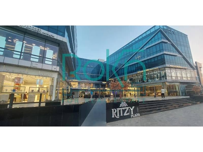 Fully finished office with air conditioning in a prime location in Ritzy Mall, Sheikh Zayed - Widok 2