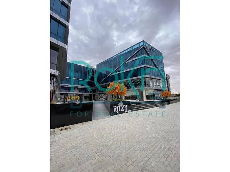 Fully finished office with air conditioning in a prime location in Ritzy Mall, Sheikh Zayed - Widok 5
