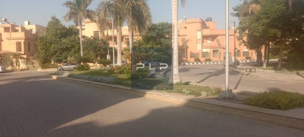 Standalone villa for sale, resale, ready for immediate occupancy, ultra-luxuriously finished, prime location with a swimming pool view in Tiba Heights - Ansicht 3