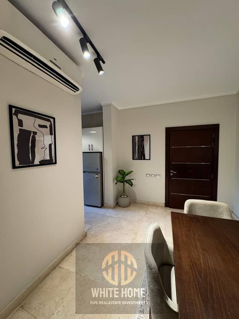 Apartment fully furnished First USE for rent in Compound The Village by Palm Hills. Located in front of AUC and point 90 mall. near to all facilities. - Więcej