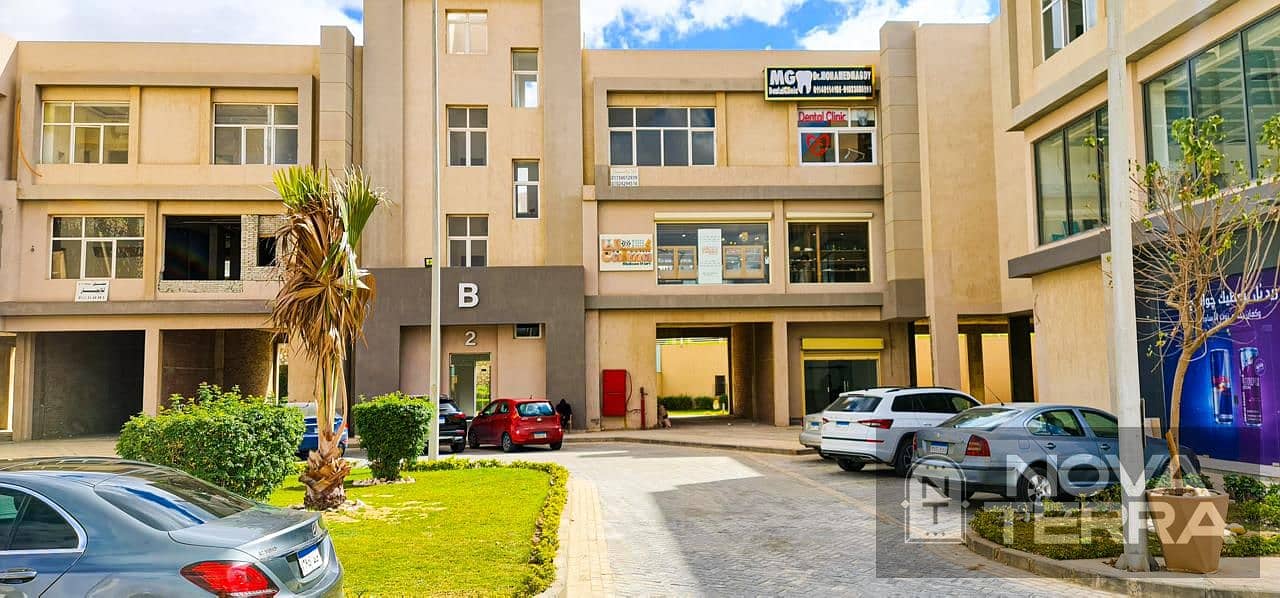 Clinic or Administrative Office for Sale in Karma 4 Mall – Sheikh Zayed Next to Al Rabwa and Beverly Hills | Immediate Occupancy | Direct Pool View - Ansicht 3